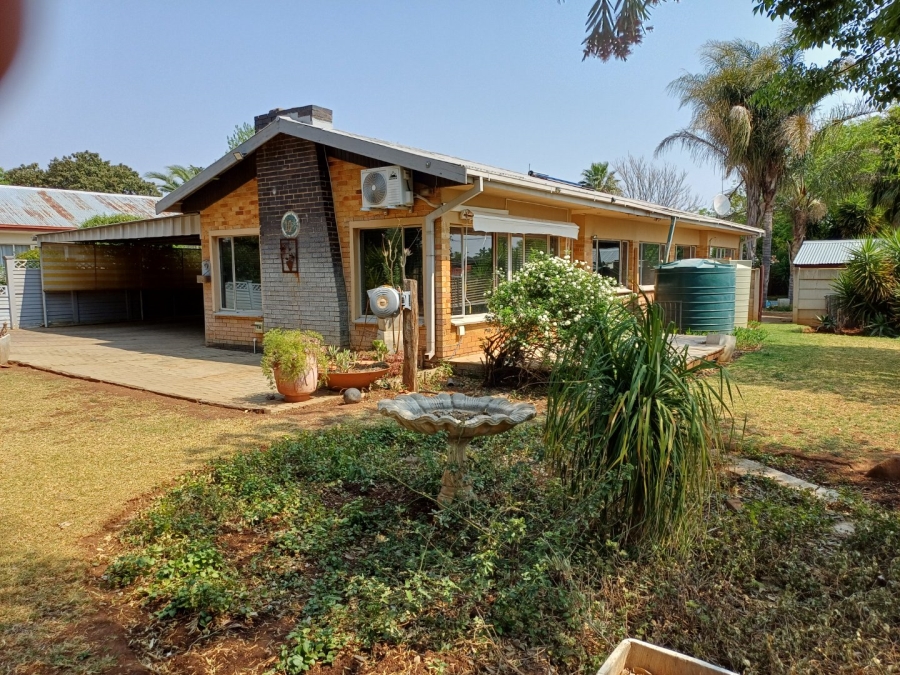 4 Bedroom Property for Sale in Generaal De Wet Free State